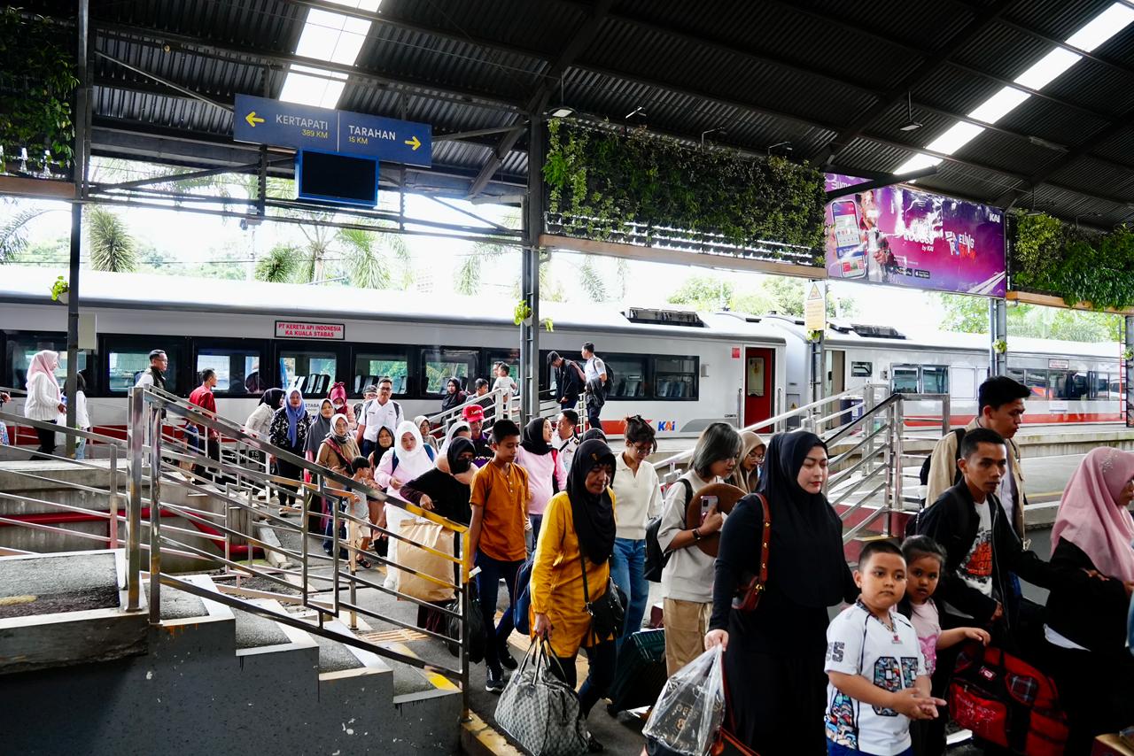Libur Panjang Juni 2026 Berjalan Lancar, KAI Divre IV Tanjungkarang Apresiasi Kepercayaan Masyarakat pada Transportasi Kereta Api