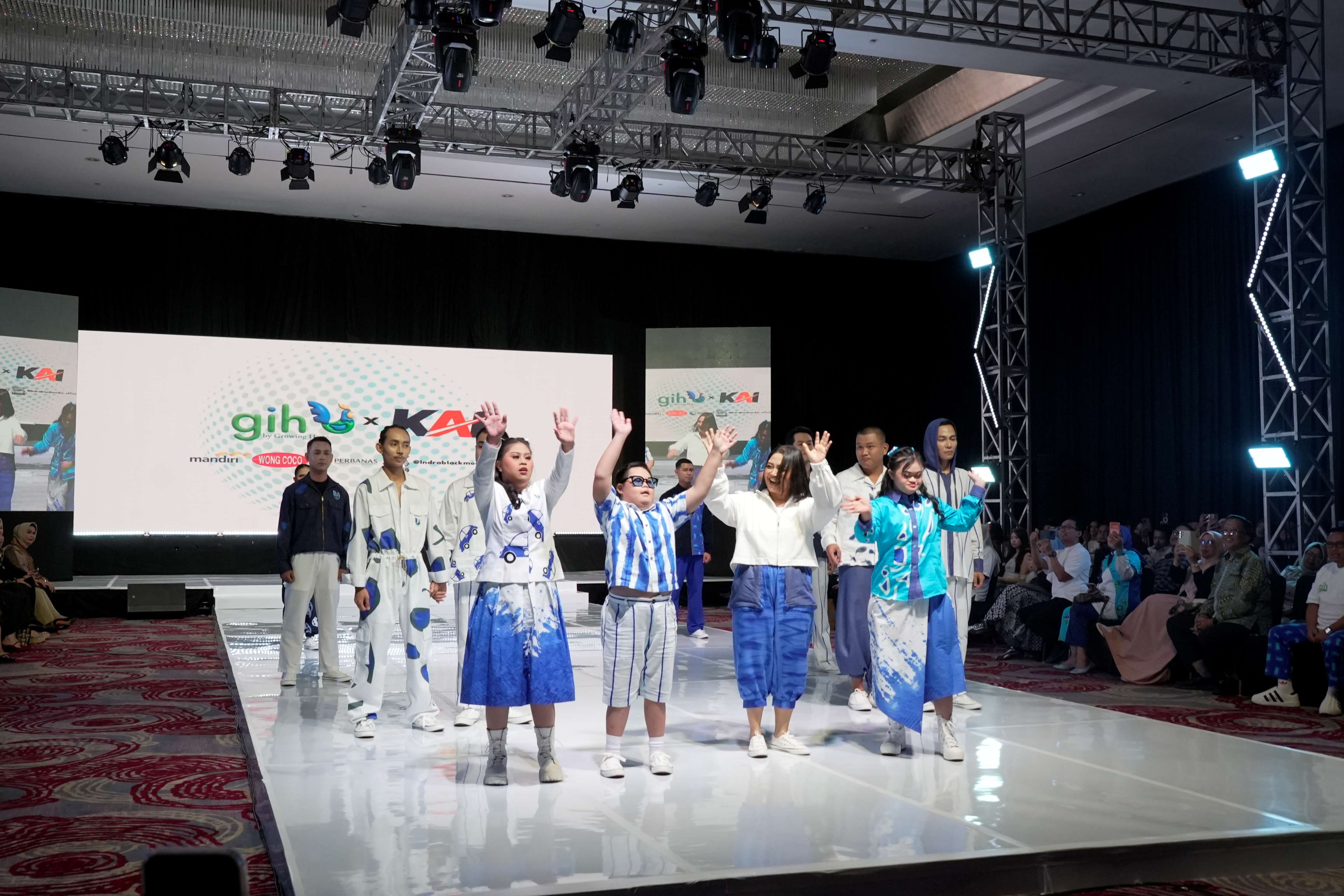 Sambut Hari Anak Nasional, KAI Divre IV Tanjungkarang Berikan Panggung bagi Anak Berkebutuhan Khusus Tampil di Lampung International Fashion Move