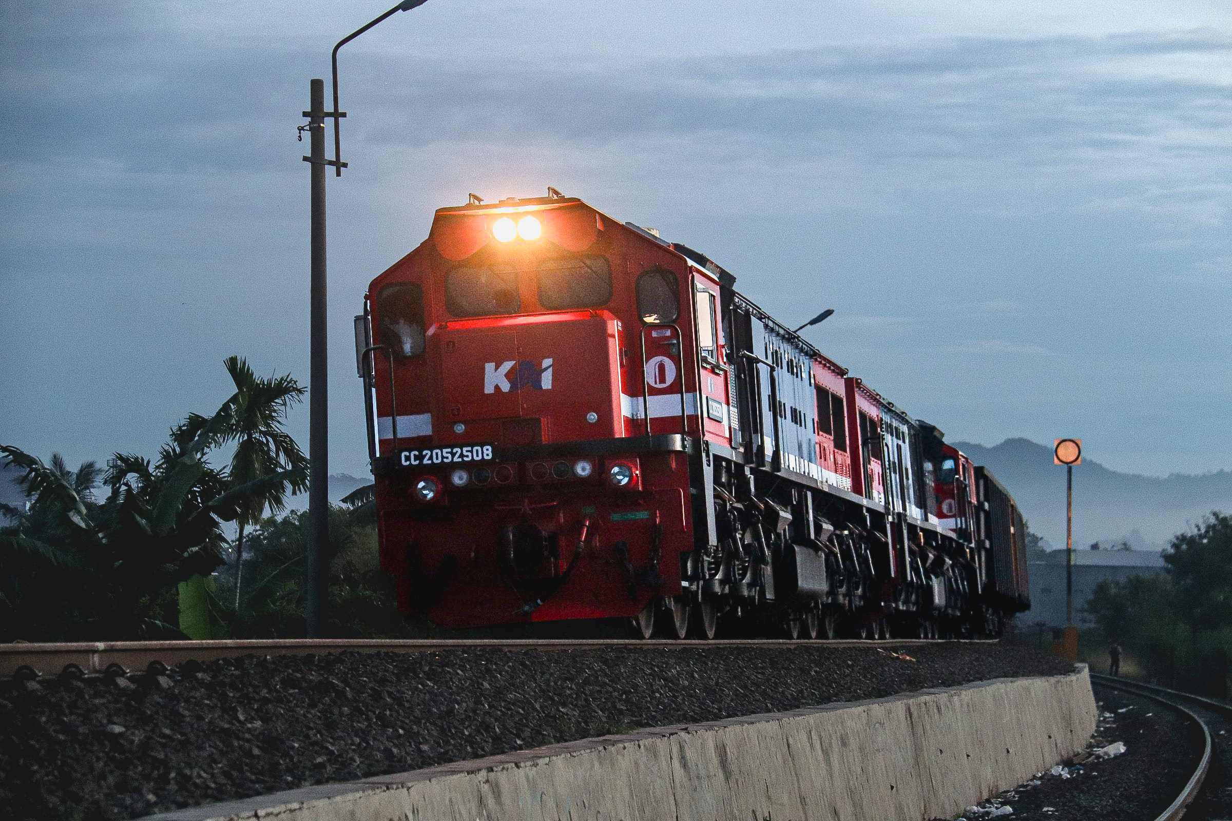 Dua Hari Berturut-turut Terjadi Insiden OTK Tertemper Kereta Api, KAI DIVRE IV Ingatkan Jalur KA Merupakan Area Terbatas dan Sangat Berbahaya