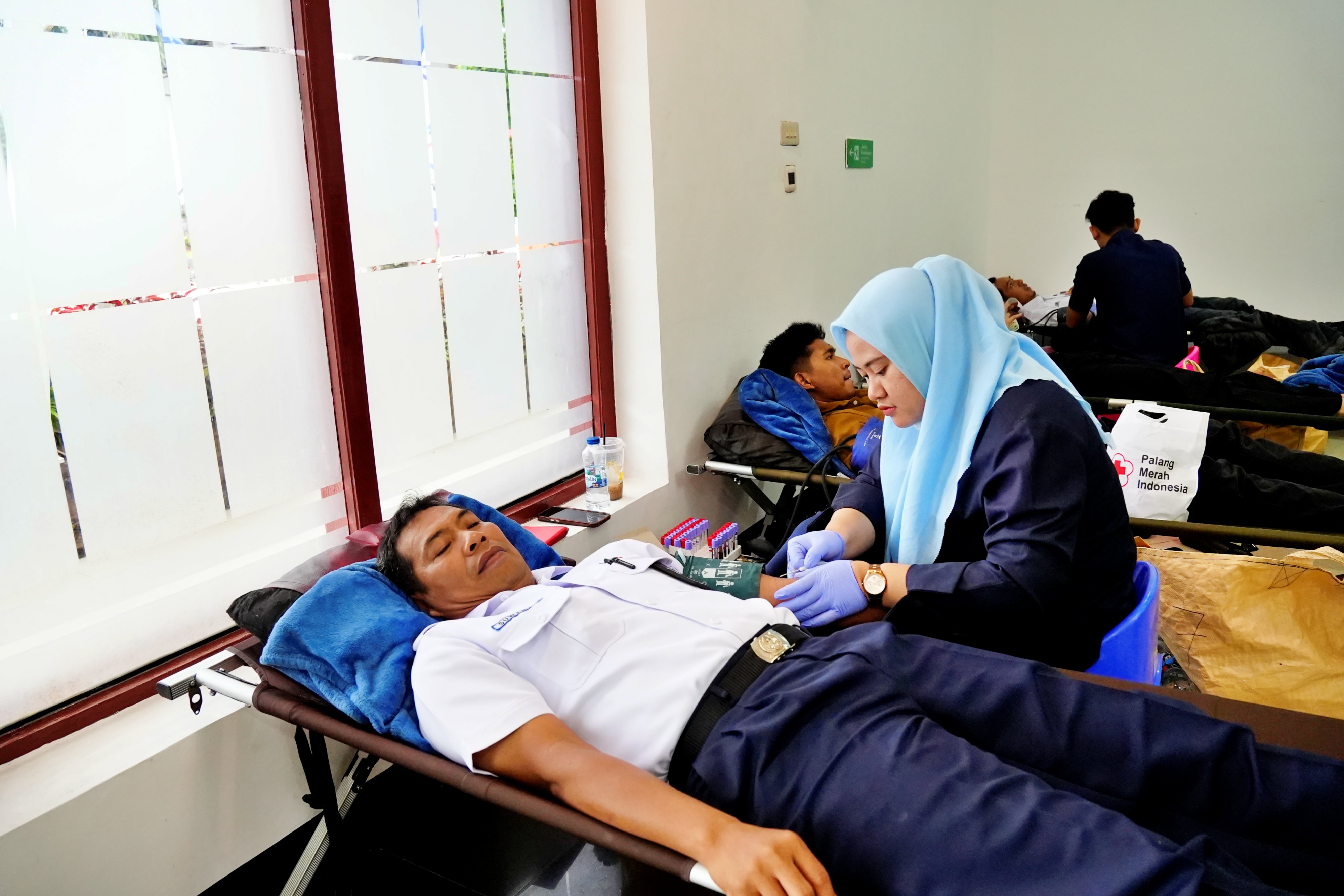 Setetes Darah, Sejuta Harapan: Pegawai KAI Divre IV Donorkan 150 Kantong Darah